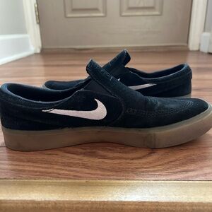 Nike SB Janoski Slip-on shoes